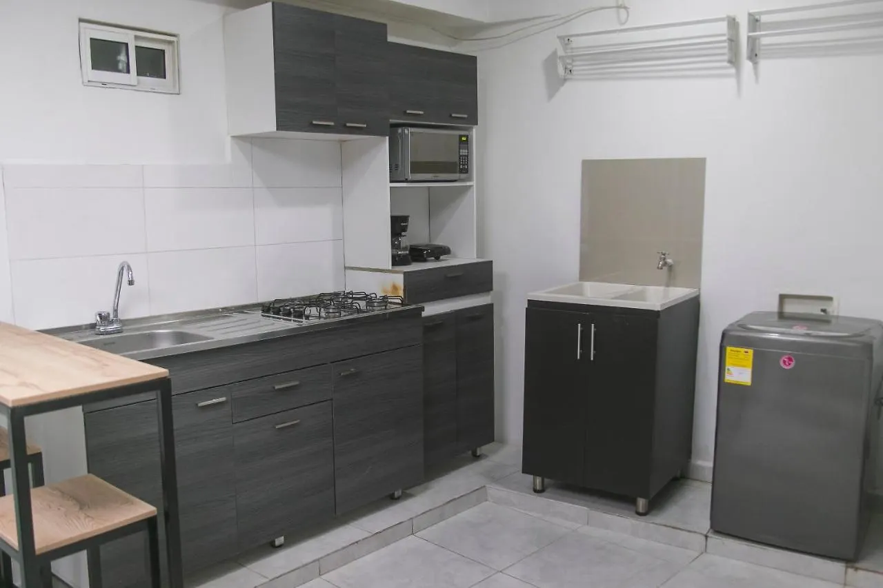 Habitacion 101 Con Bano Privado En Laureles-Estadio Medellín Alloggio in famiglia