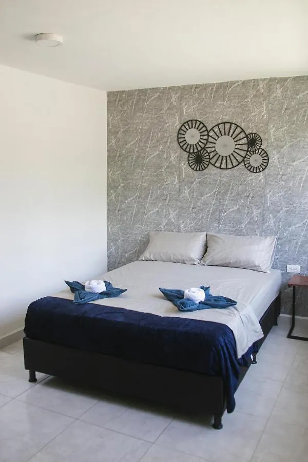 Habitacion 101 Con Bano Privado En Laureles-Estadio Medellín Homestay szállás